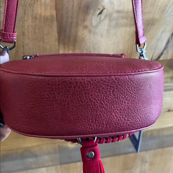 Wrangler | Red Rose Tooled Bag w/ Crossbody and Fringe Accents - Picture 8 of 12